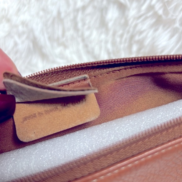 *Authentic*Dior leather handbag in excellent condition - Picture 9 of 12